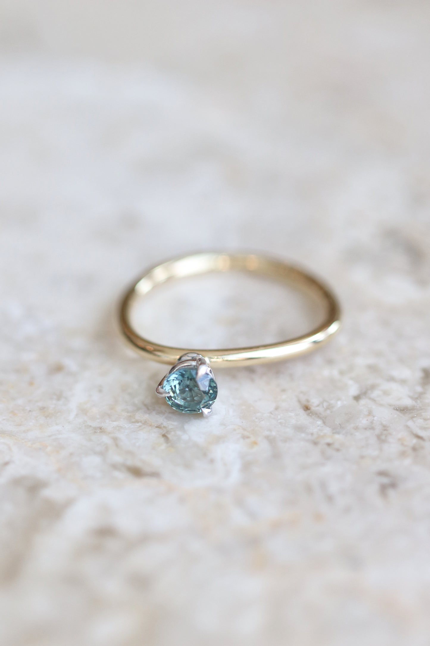 Natural sapphire Solitaire Ring