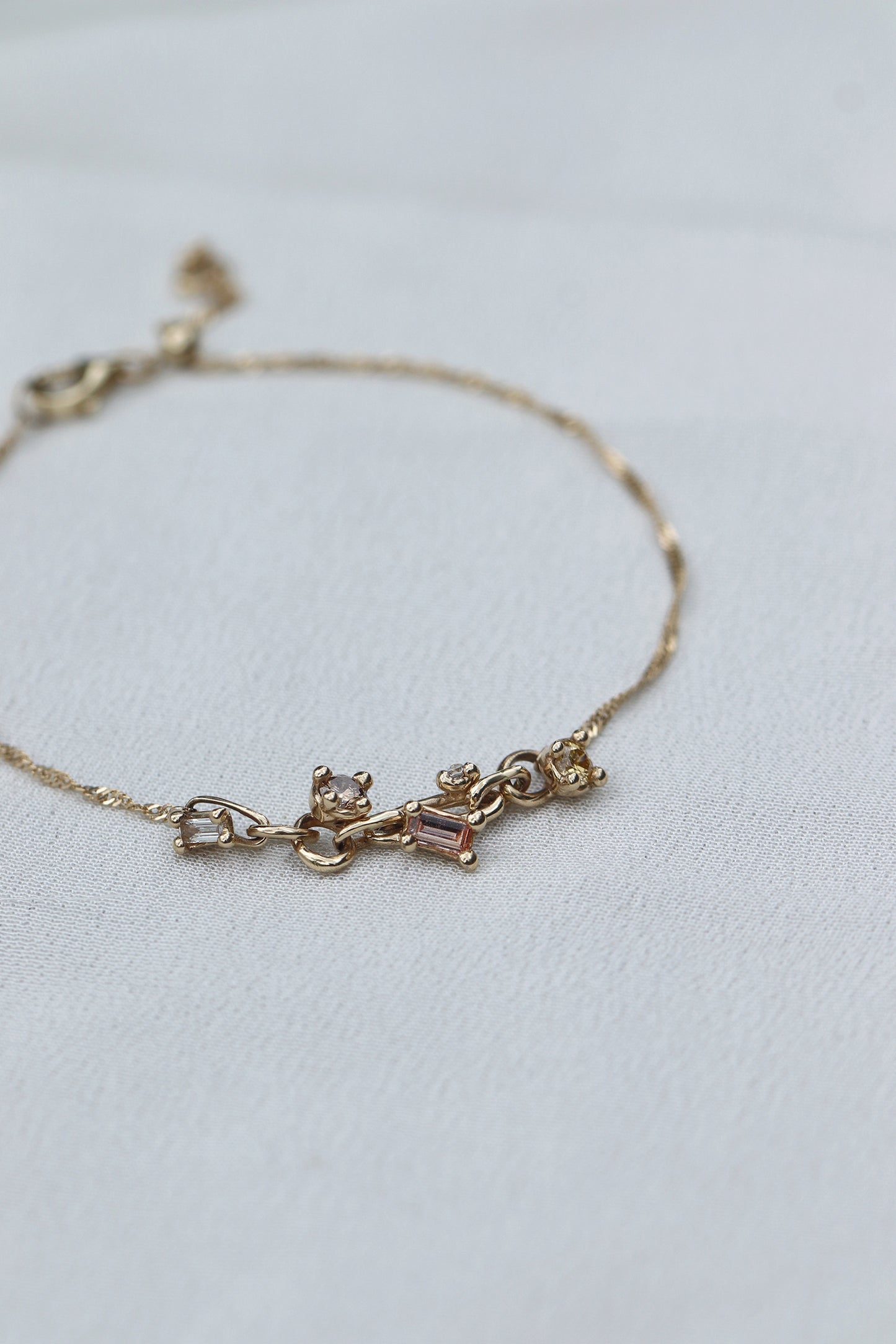 Chain Link Dancing Stone Bracelet
