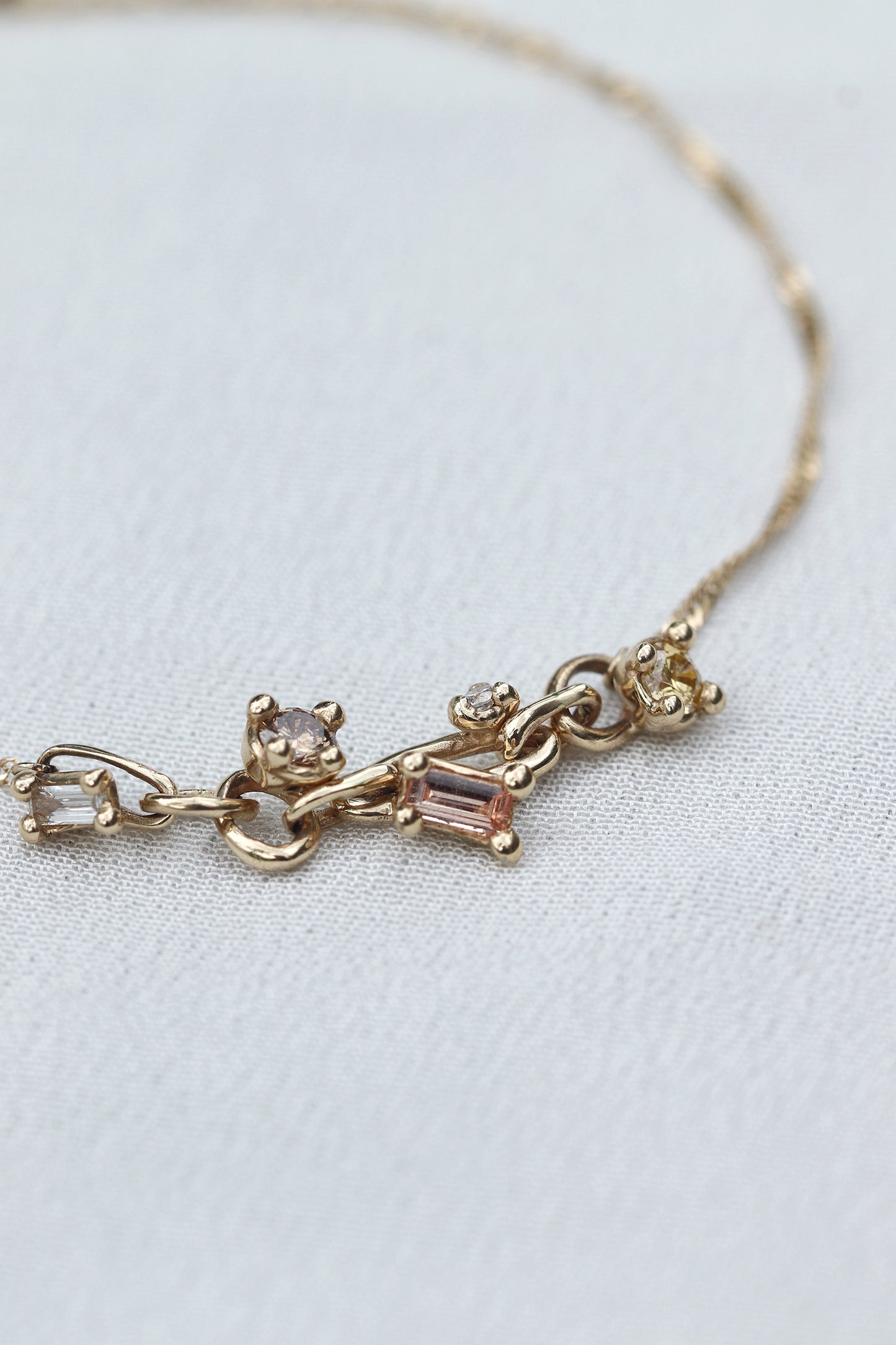 Chain Link Dancing Stone Bracelet