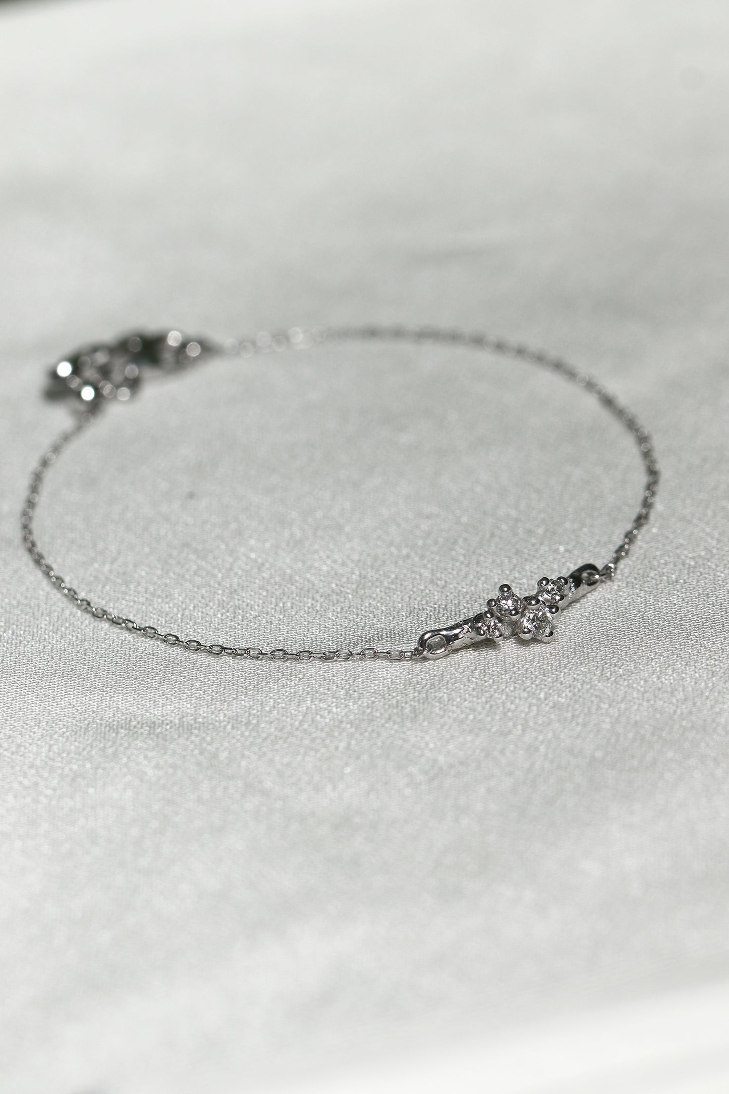 Scattered Diamonds Charm Bracelet (White Gold)
