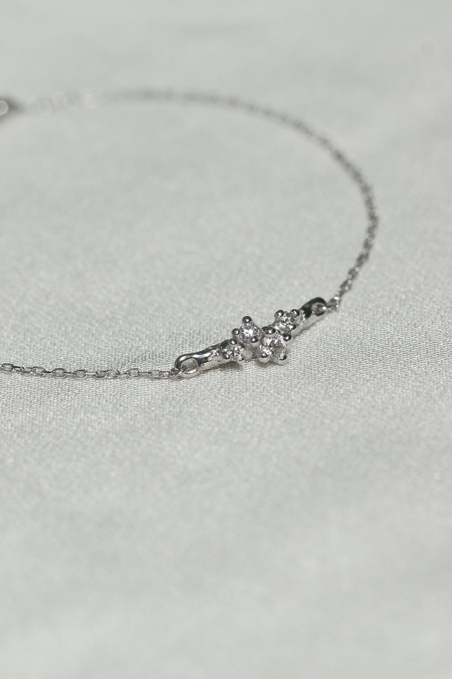 Scattered Diamonds Charm Bracelet (White Gold)