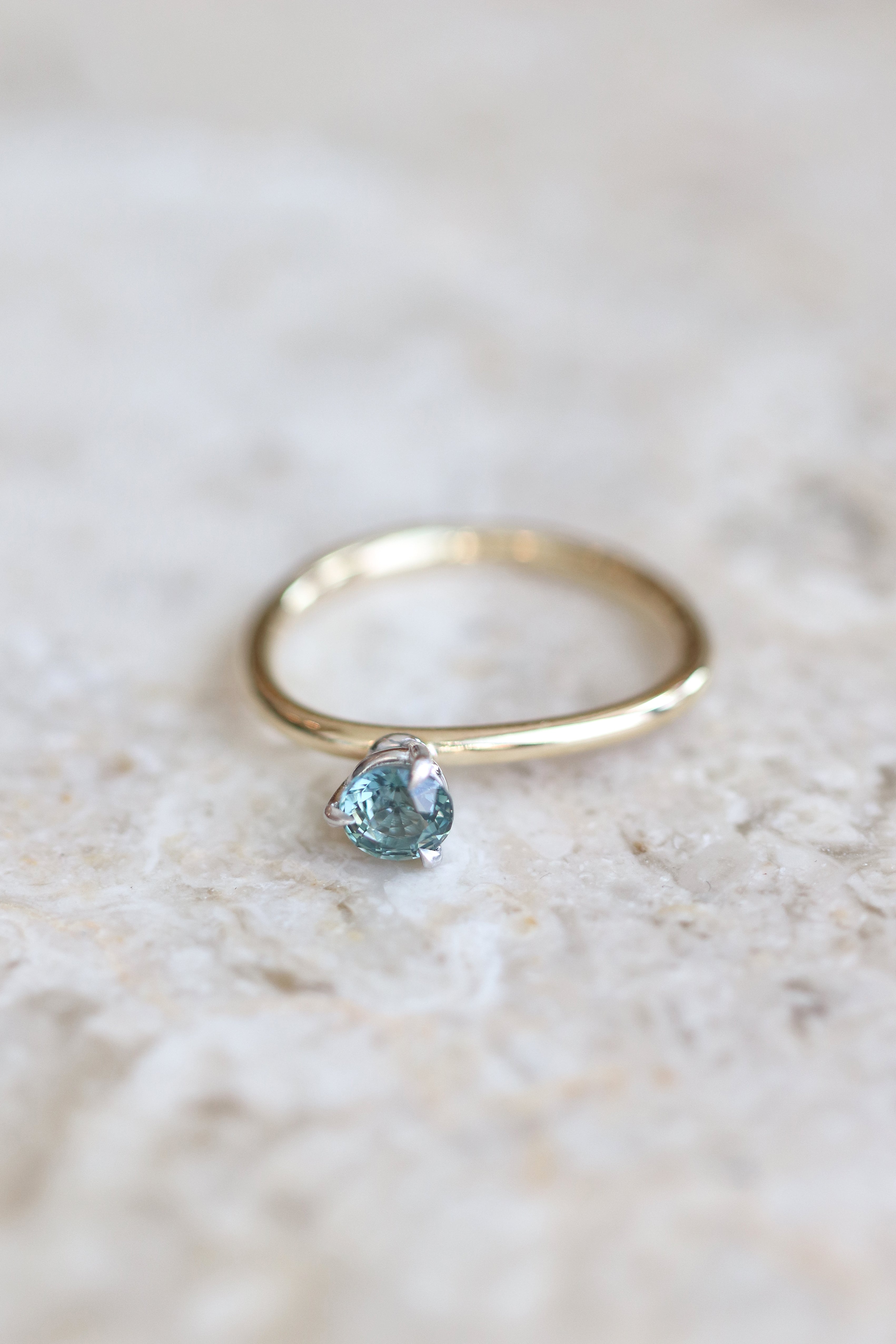 Natural sapphire Solitaire Ring