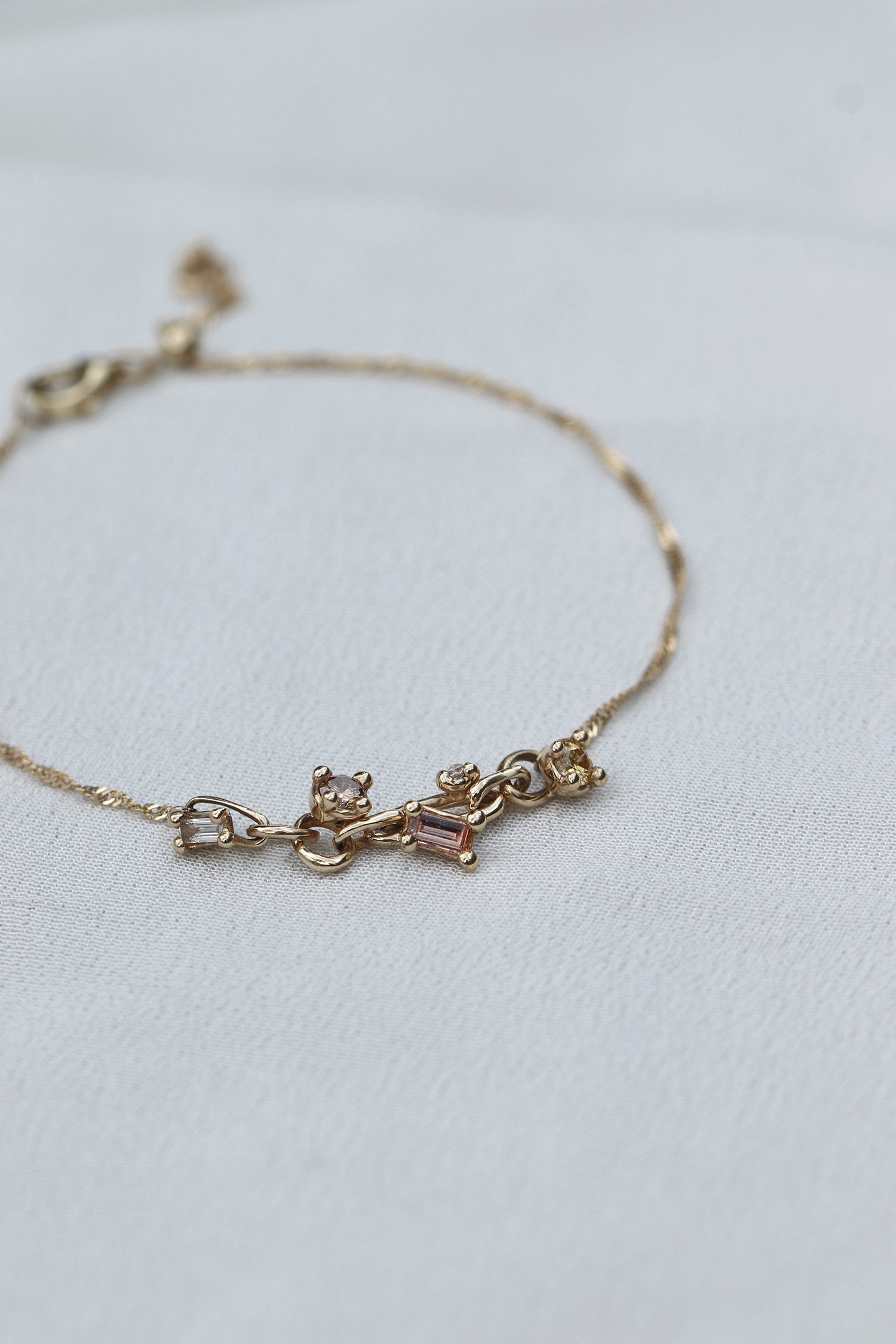 Chain Link Dancing Stone Bracelet