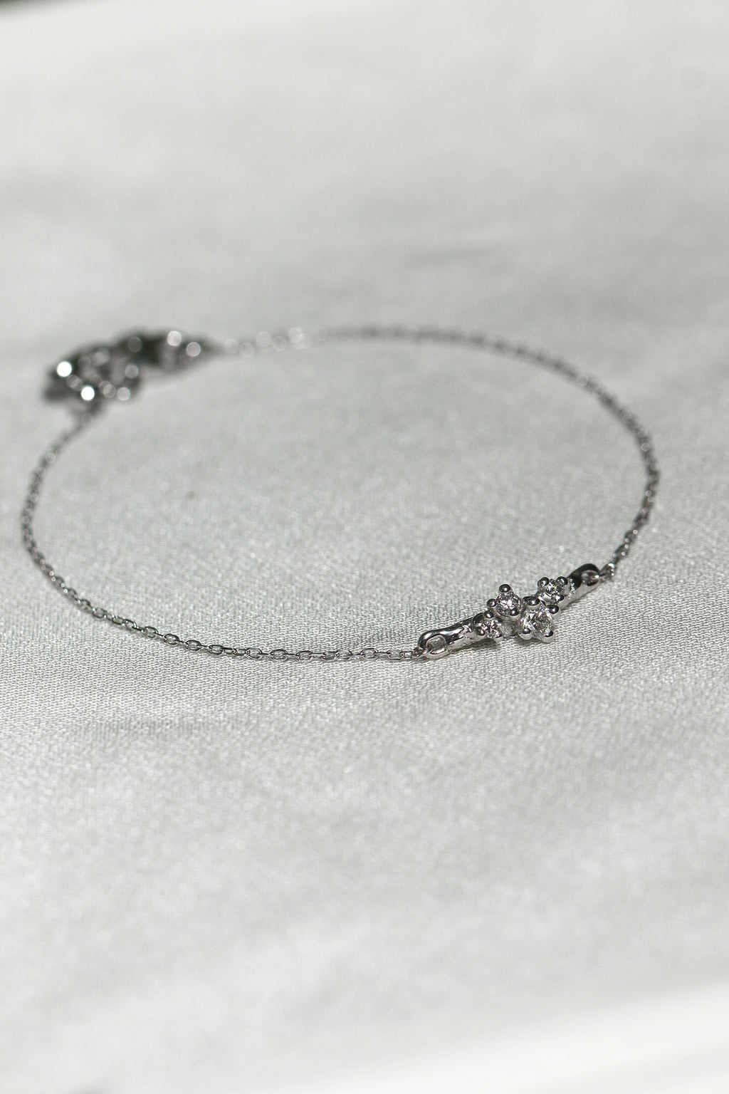 Scattered Diamonds Charm Bracelet (White Gold)