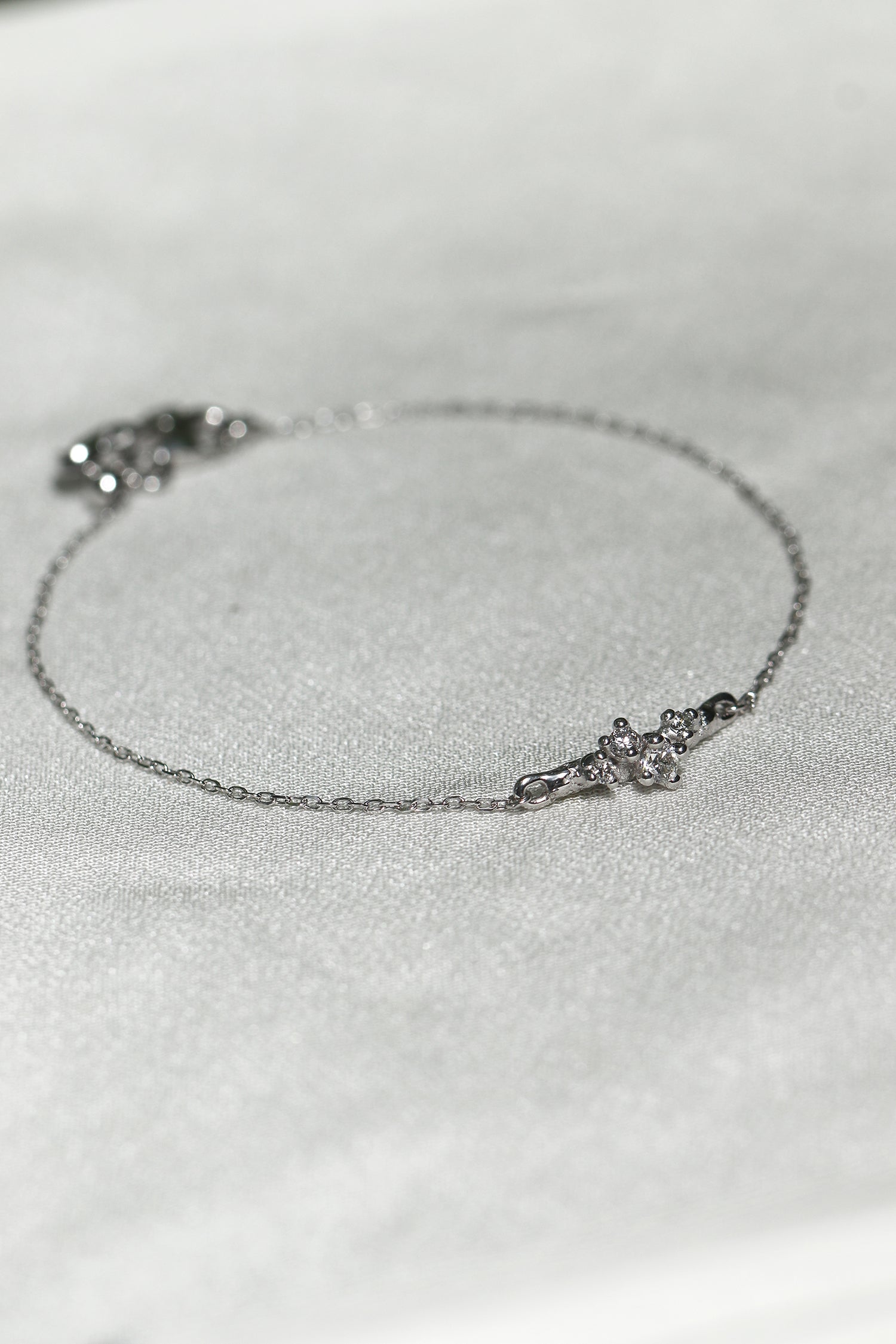 Scattered Diamonds Charm Bracelet (White Gold)