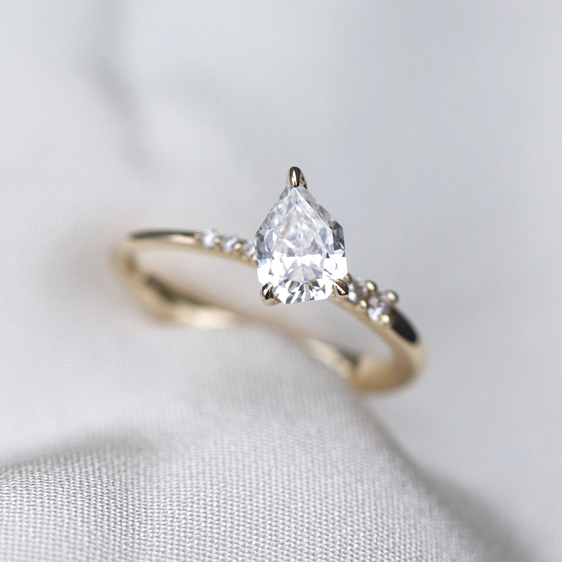 Ova Ring