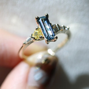 
            
                Load image into Gallery viewer, Ring Umba Sapphire Fancy diamond ring Cabinetofcuriosityjewellery
            
        